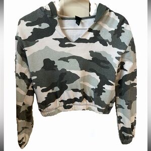 Cropped Camo Wild Fable Hoodie